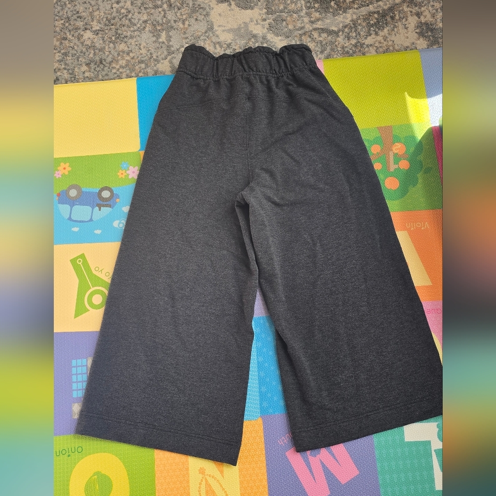 Lululemon 3/4 sweatpants